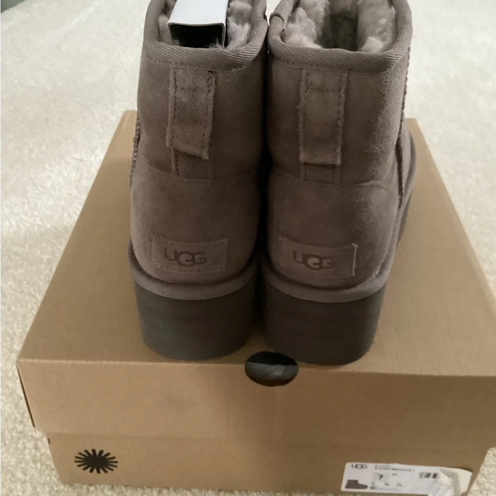 UGG Women's brown/greyPlatform Winter Boots - Picture 4 of 5